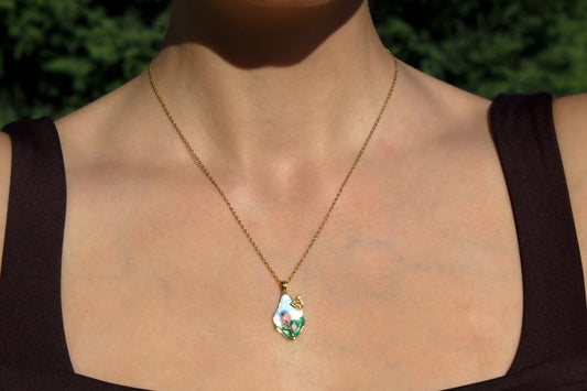 Blossom Eclipse – Çiçek Taş Kolye