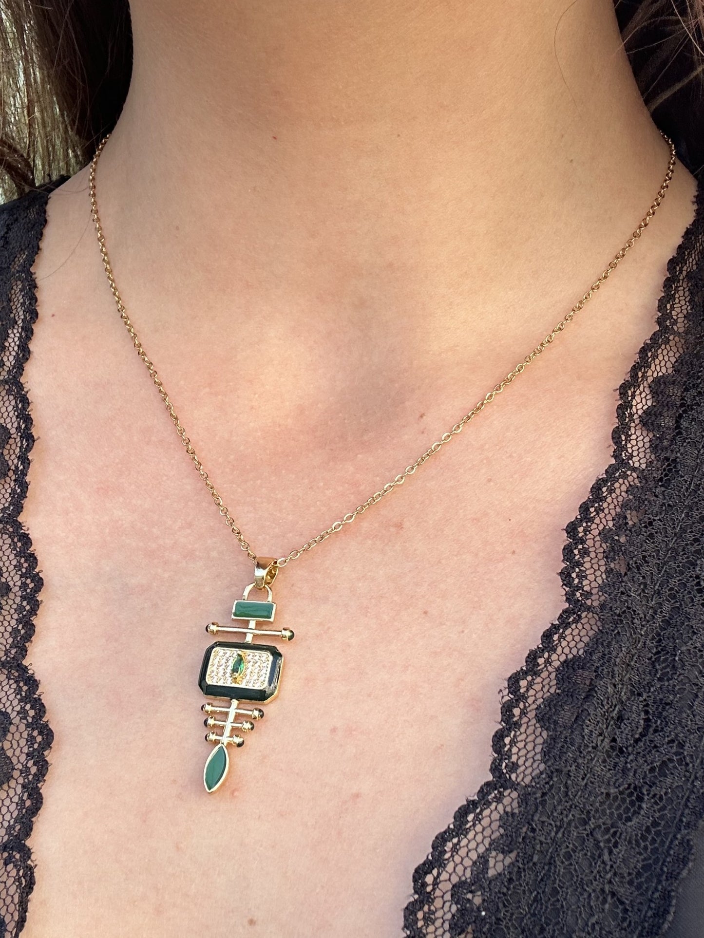 Emerald Geometry Zümrüt Detaylı Kolye