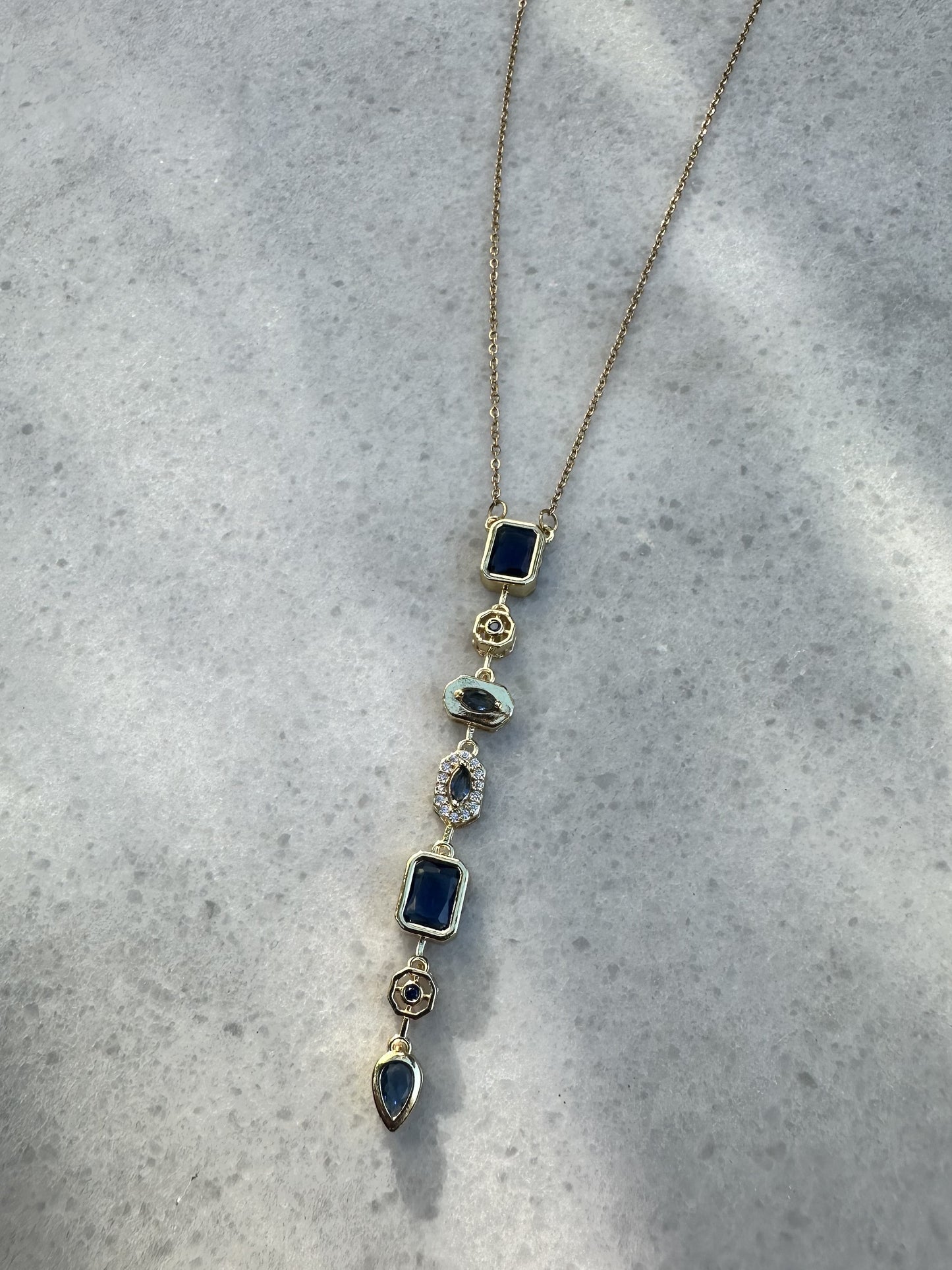 Midnight Cascade Y Kolye