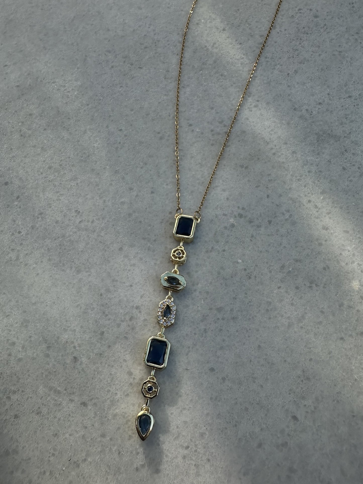 Midnight Cascade Y Kolye